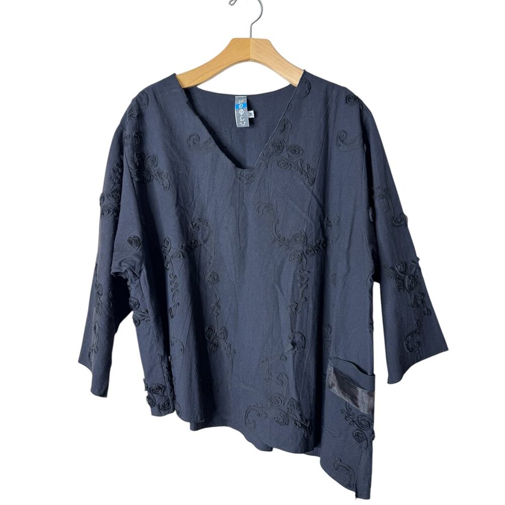 Noblu Medium Black Cotton Floral Applique Asymmetric 3/4 Sleeve Blouse